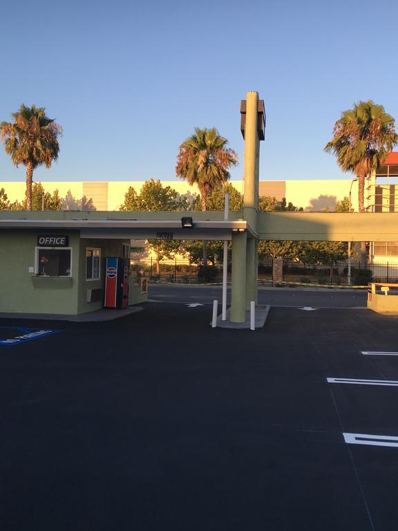 لينوود Town House Motel المظهر الخارجي الصورة