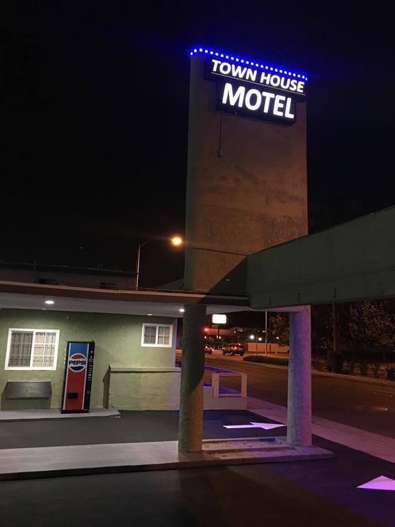 لينوود Town House Motel المظهر الخارجي الصورة