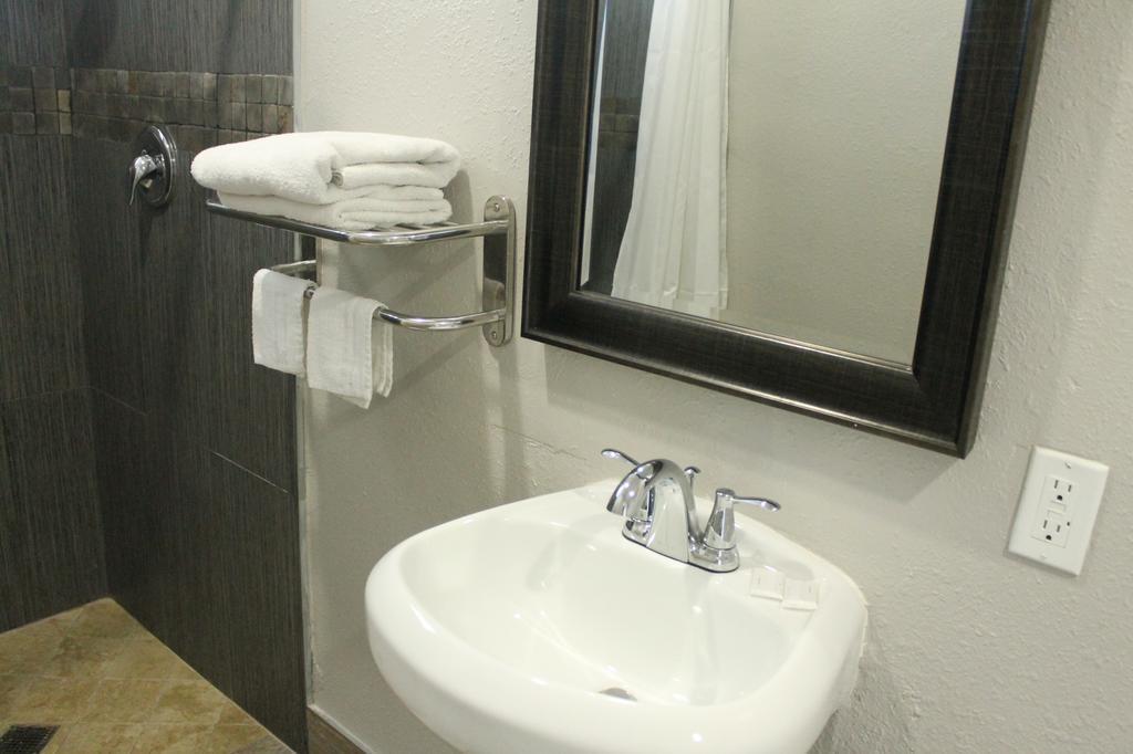 لينوود Town House Motel المظهر الخارجي الصورة