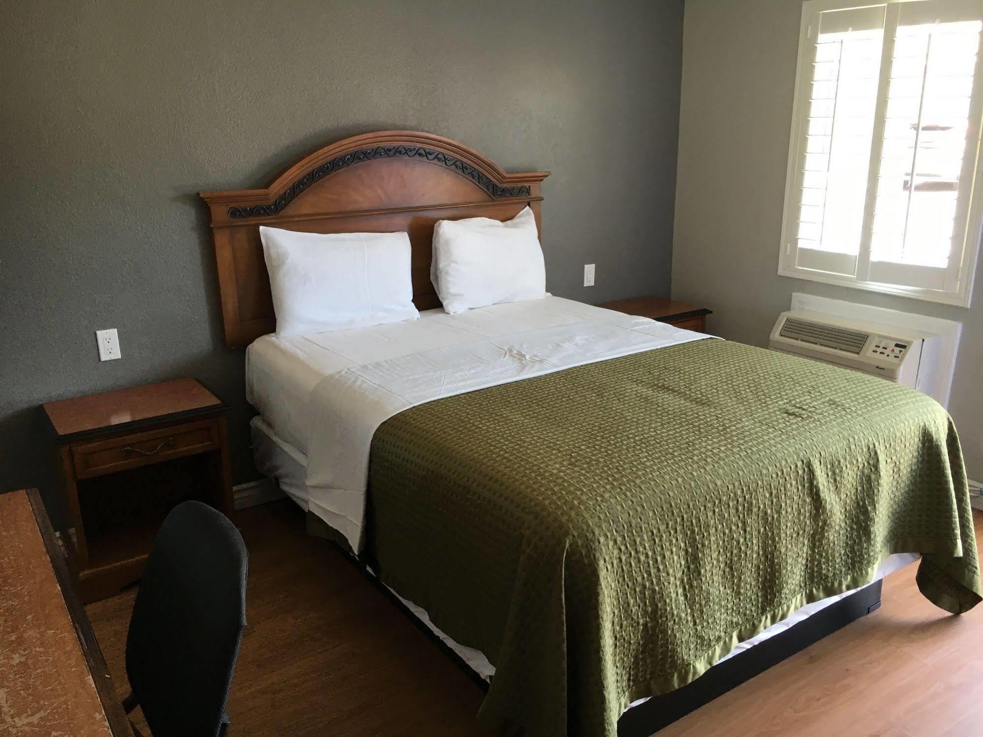 لينوود Town House Motel المظهر الخارجي الصورة
