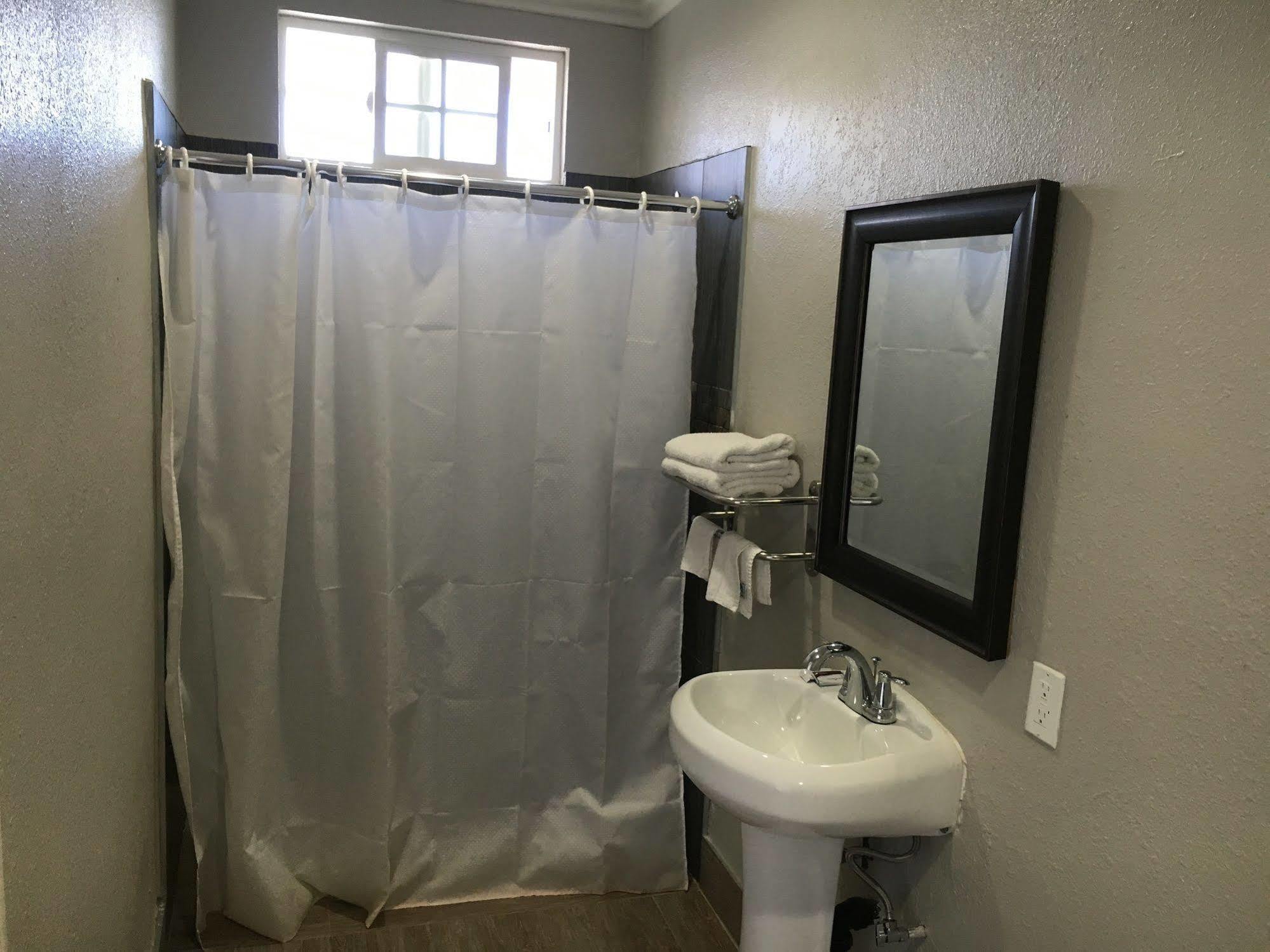 لينوود Town House Motel المظهر الخارجي الصورة