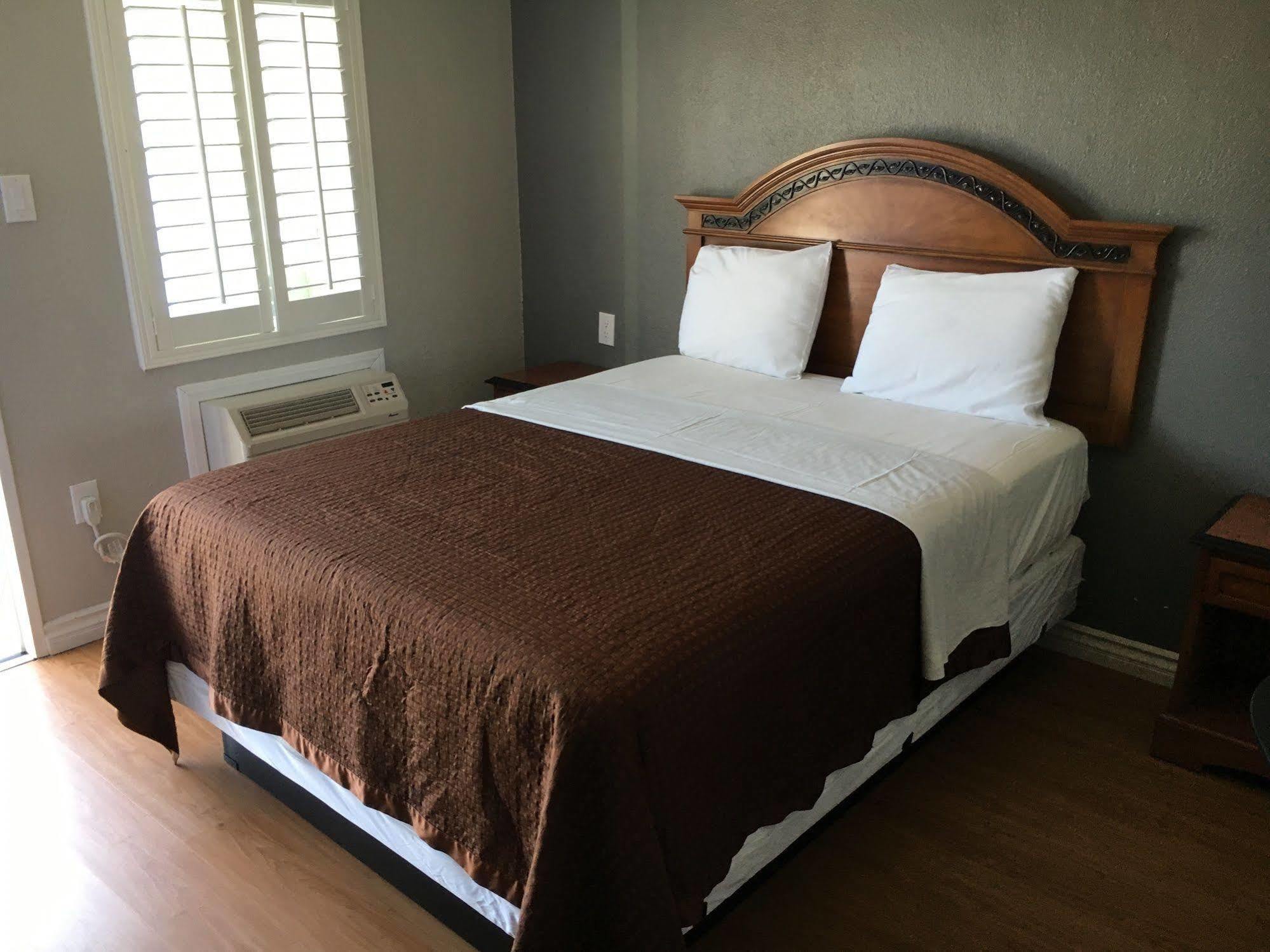 لينوود Town House Motel المظهر الخارجي الصورة